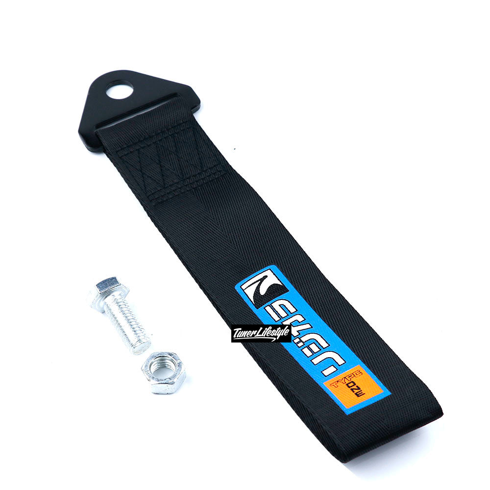 Spoon sports tow strap in black.
