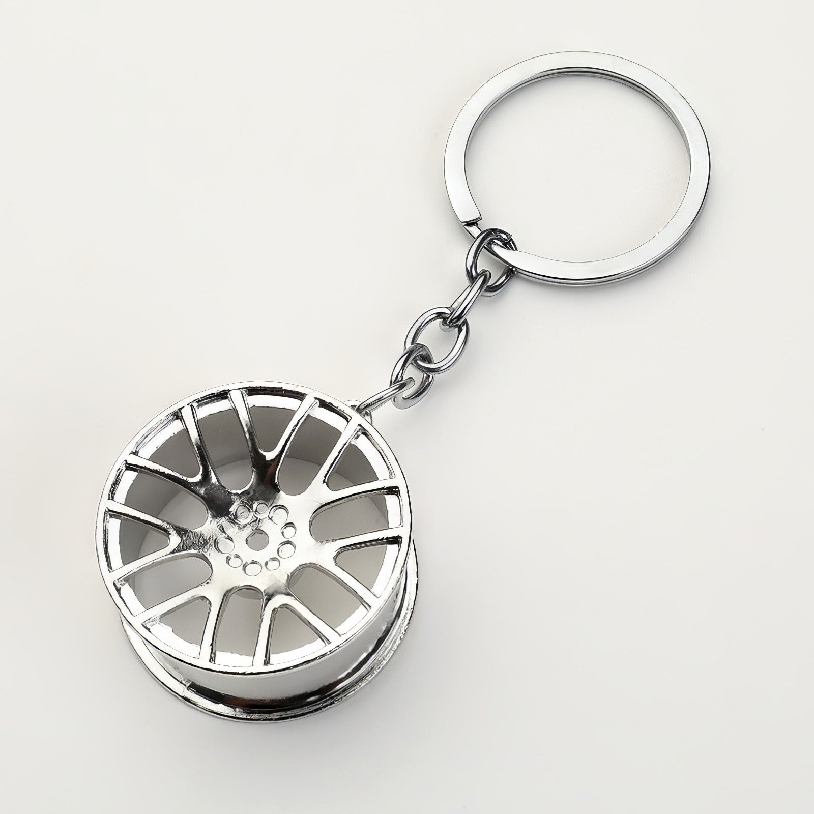 Concave wheel keychain in silver.